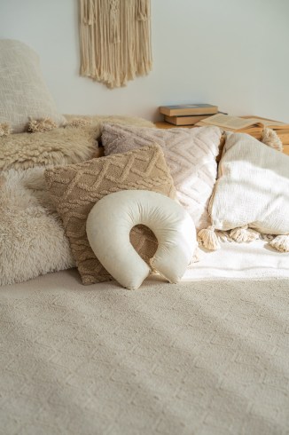 Cestovn&iacute; pol&scaron;t&aacute;ř na krk, plněn&iacute; Premium, sypka Premium, rozměr 35 x 35 x 12cm